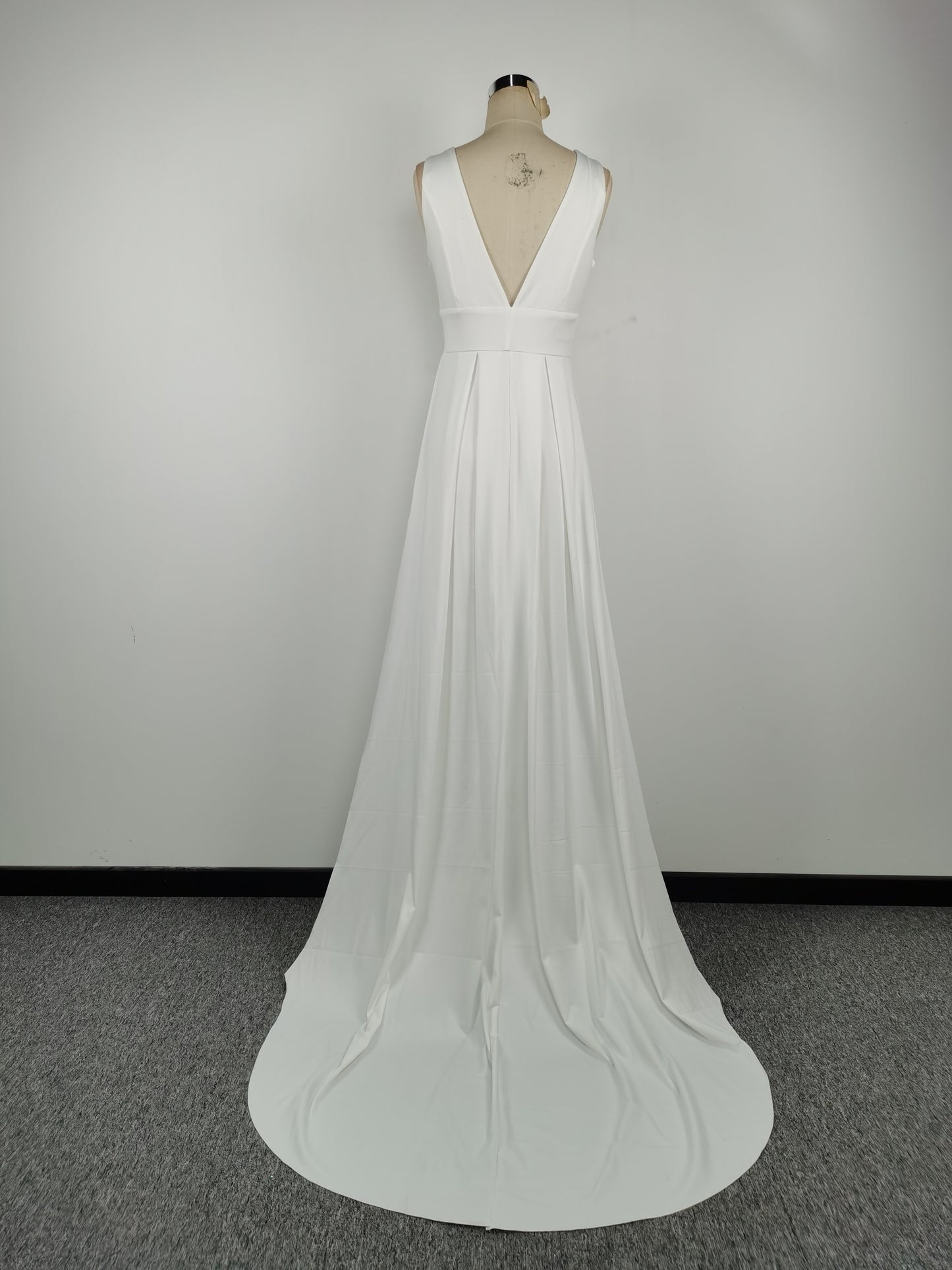 VNeck Wedding Dress | Sleeveless White Gown with Long Tail | noémi
