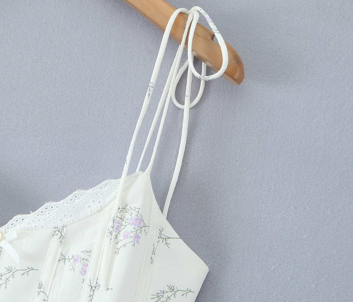 Womens VNeck Printed Dress | Retro Fit with Waist Shaping Detail | noémi