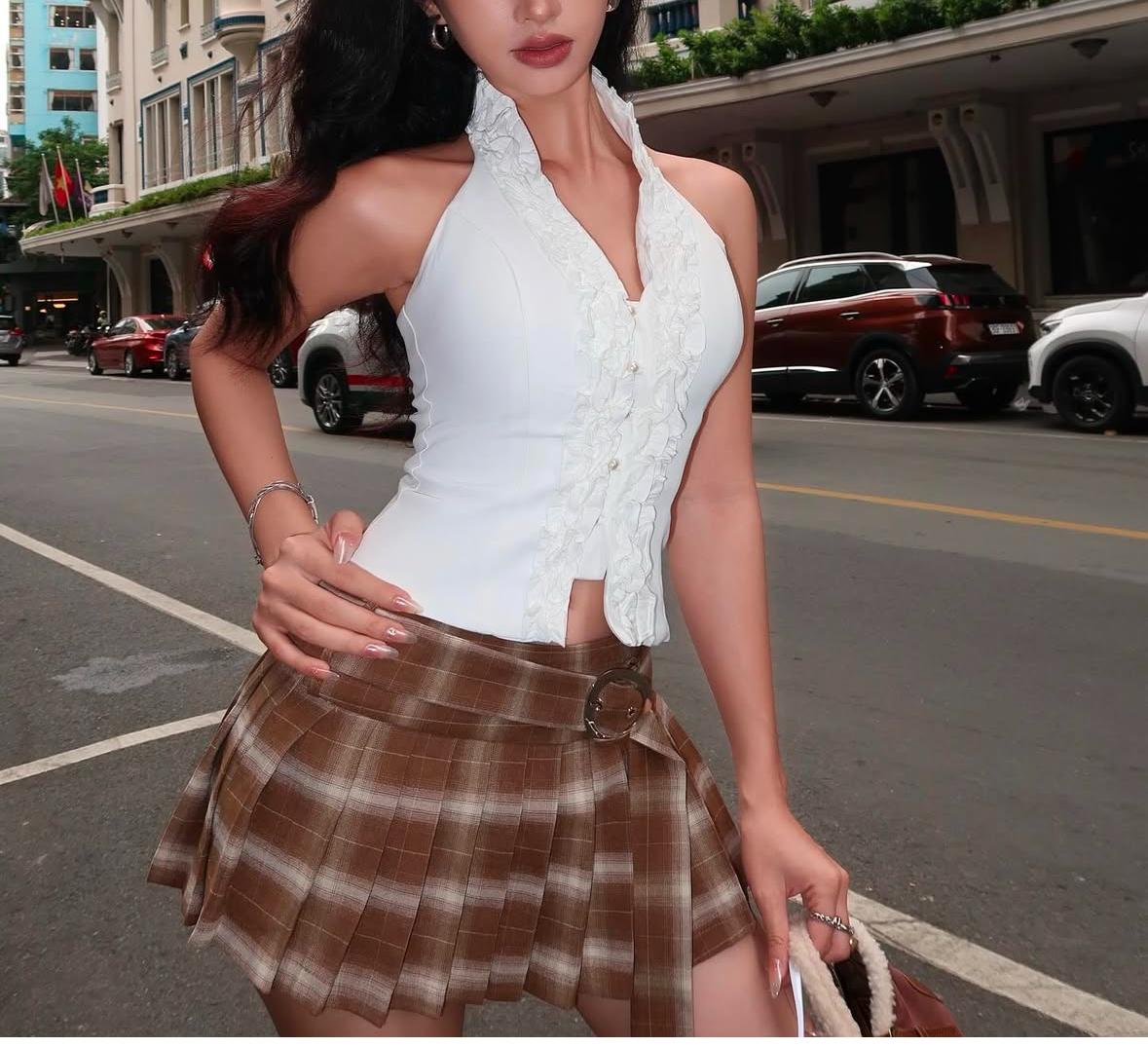 Ruffled Halter Crop Top | Slim Fit Backless | noémi