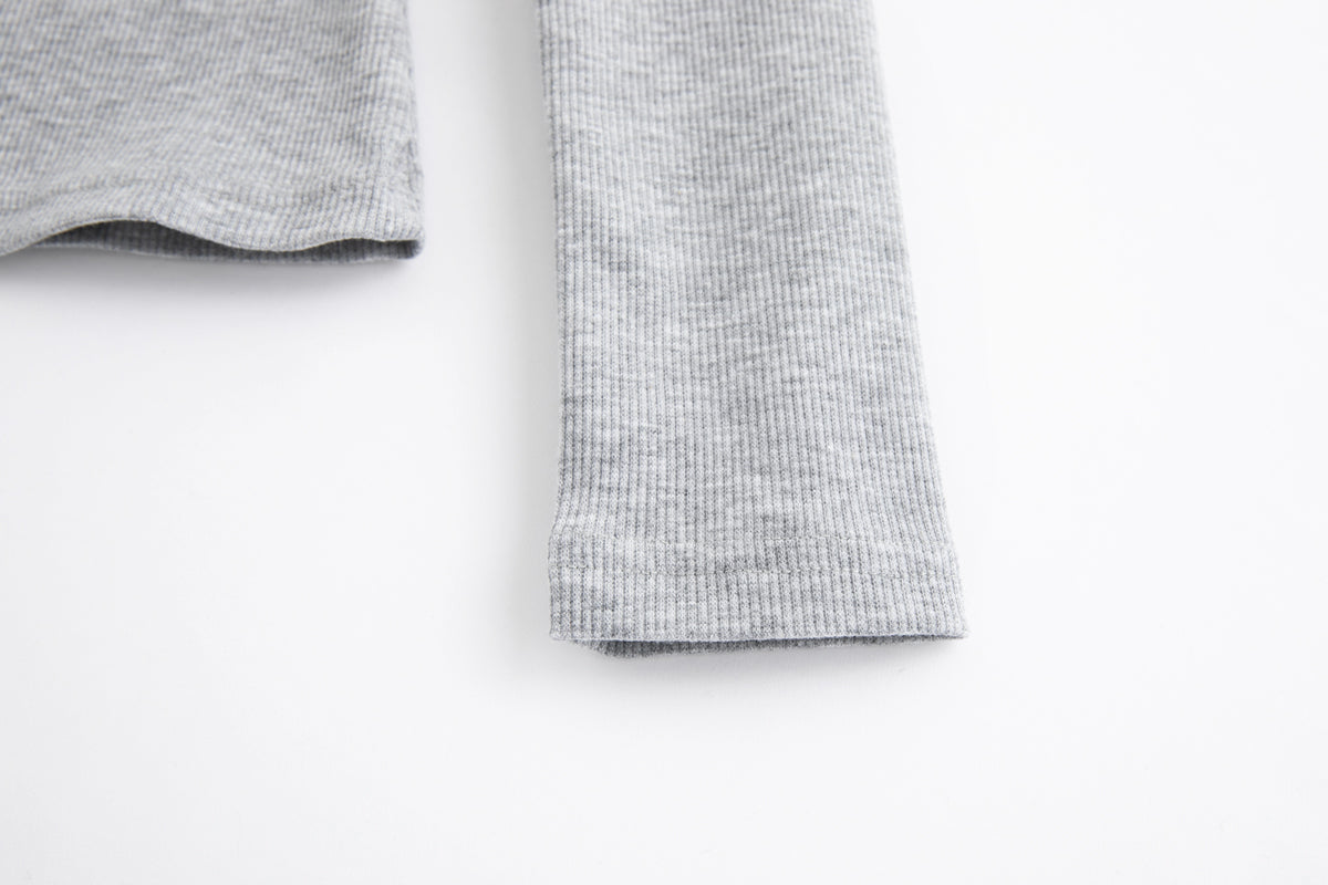 V Neck Long Sleeve Pullover Top with Chest Cutout and Slim Fit | noémi