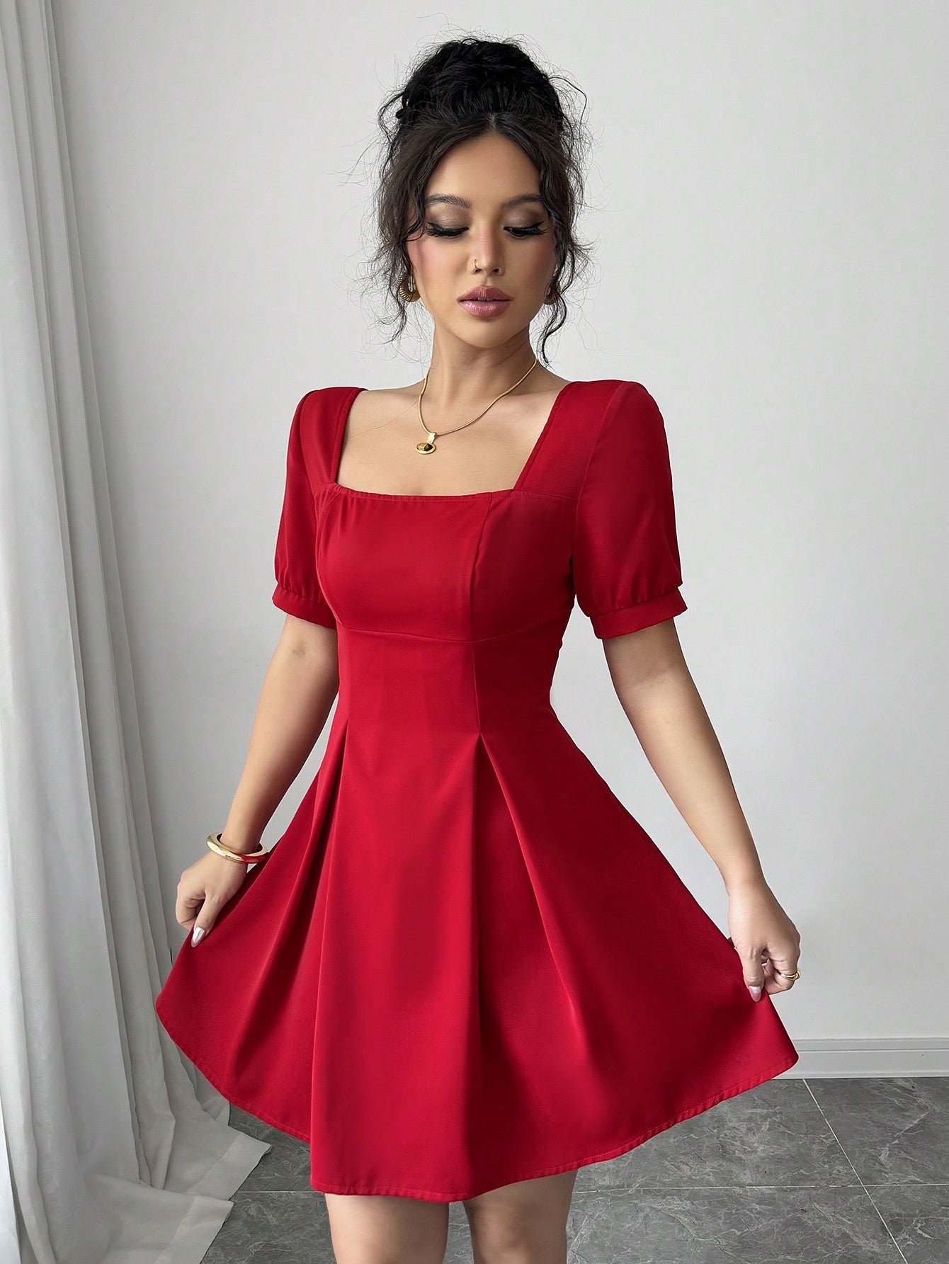 Women Square Neck Slim Fit Red Dress with Waist Detail | noémi