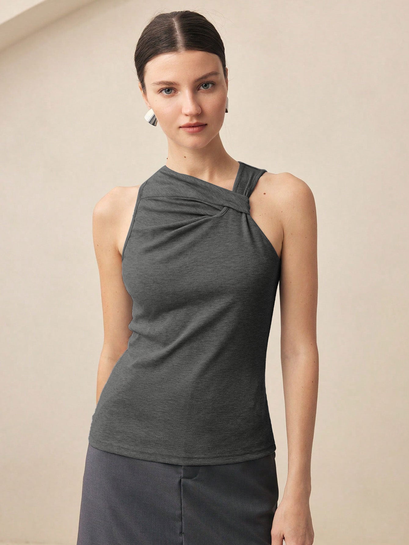 Sleeveless Twisted Neck Top | noémi