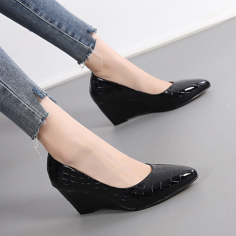 Women's Pointed Toe Wedge Heels | Patent Leather & Mirror Metallic Pumps | noémi