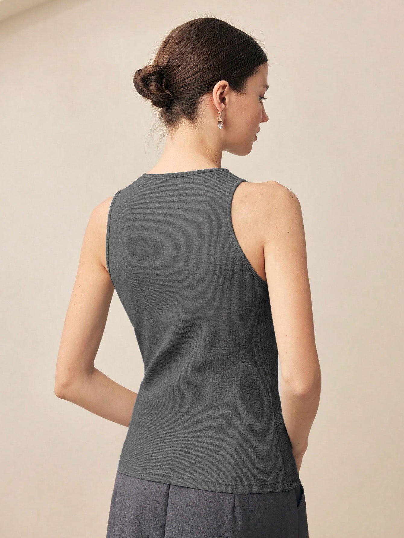 Sleeveless Twisted Neck Top | noémi