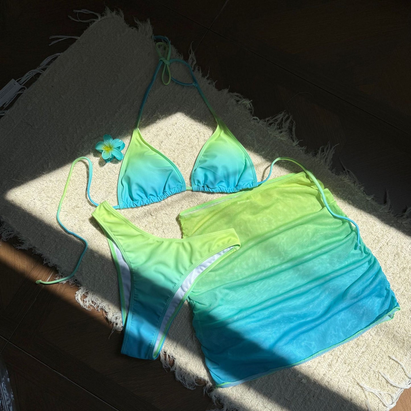 Gradient Color Three Piece Bikini Swimsuit Set for Women | noémi