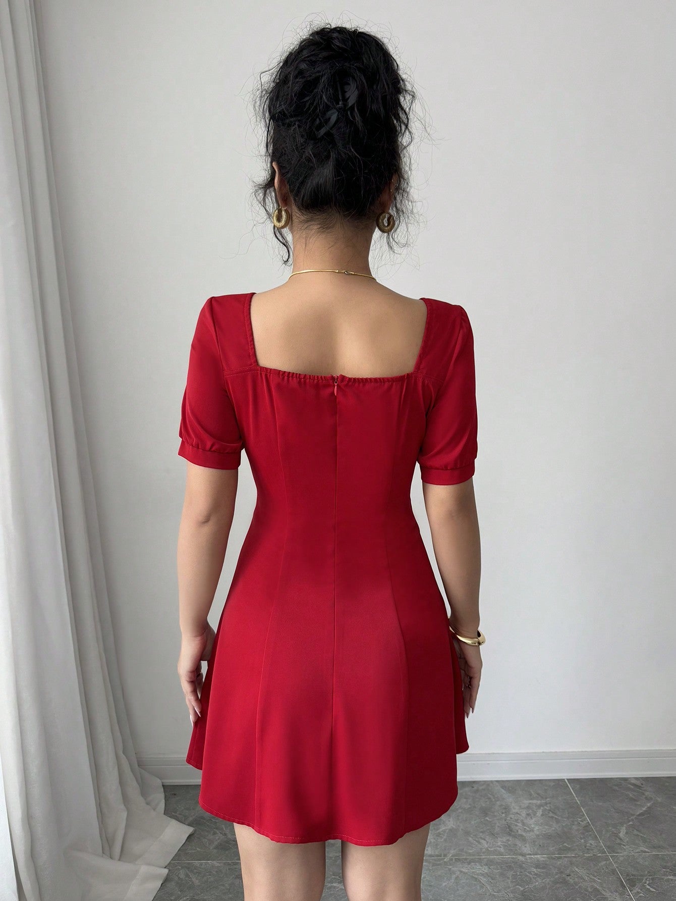 Women Square Neck Slim Fit Red Dress with Waist Detail | noémi