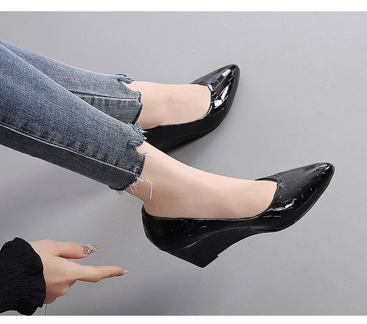 Women's Pointed Toe Wedge Heels | Patent Leather & Mirror Metallic Pumps | noémi