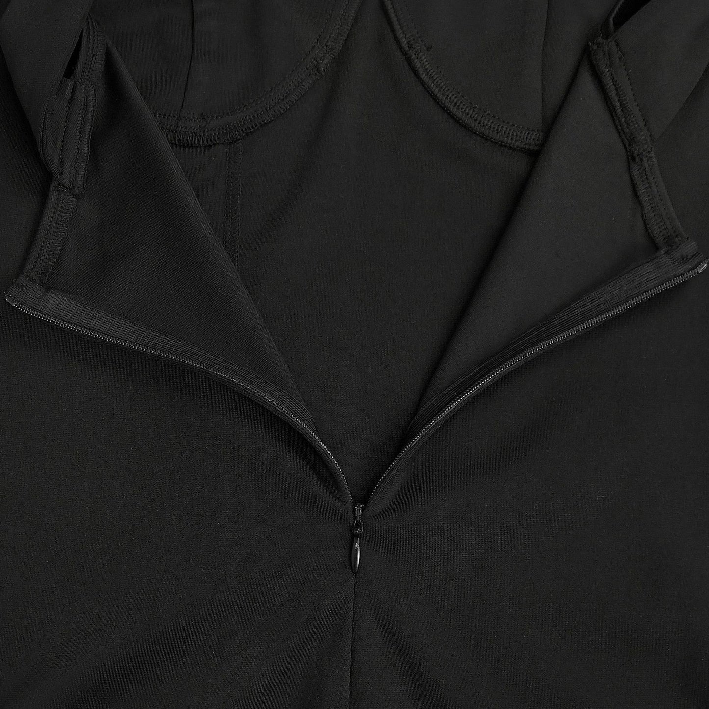 Slim Fit Dress with  Buttons and Tailored Silhouette | noémi