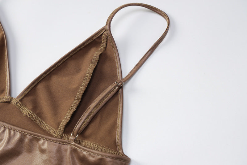 Womens V Neck Slim Fit Spaghetti Strap Crop Top | noémi