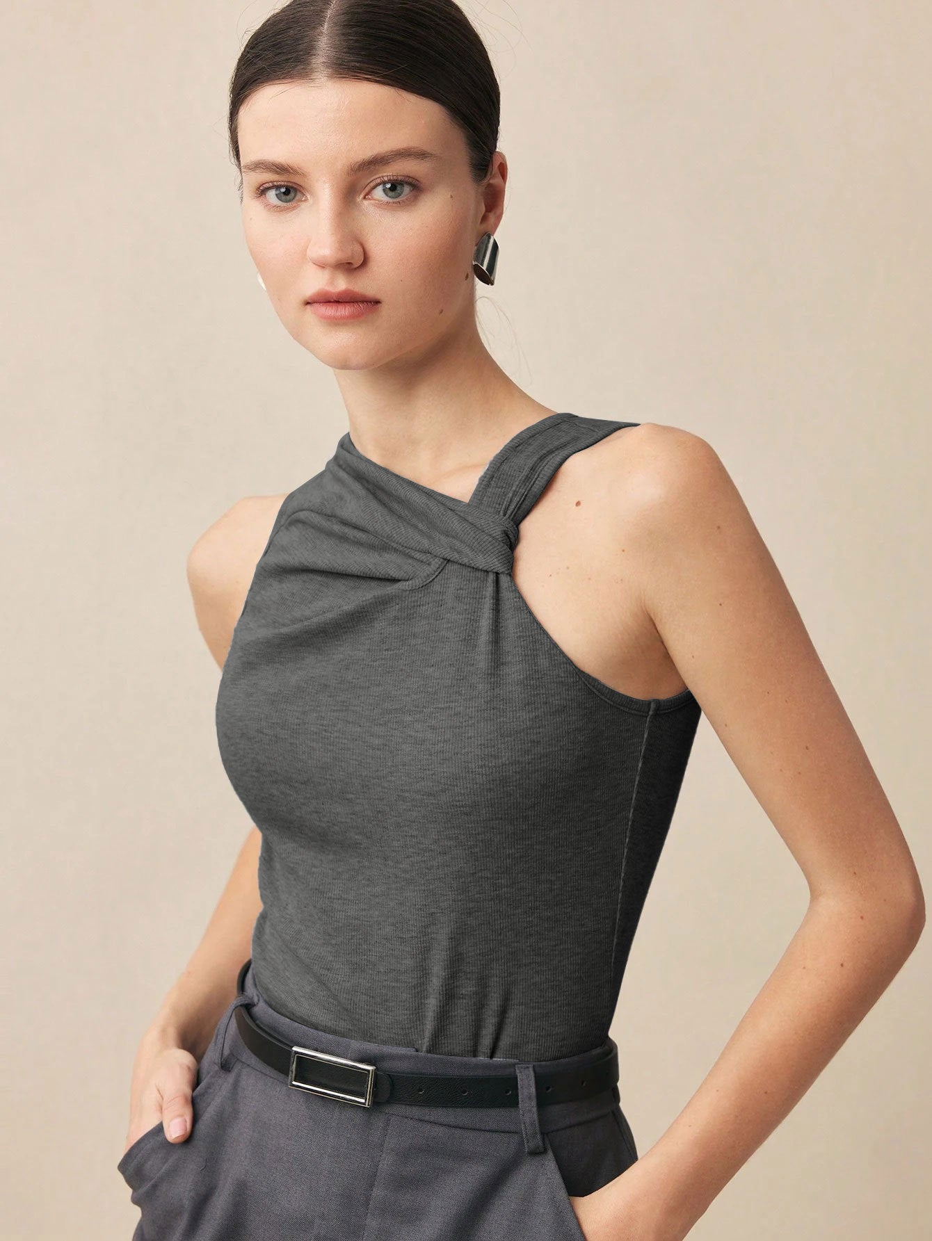 Sleeveless Twisted Neck Top | noémi