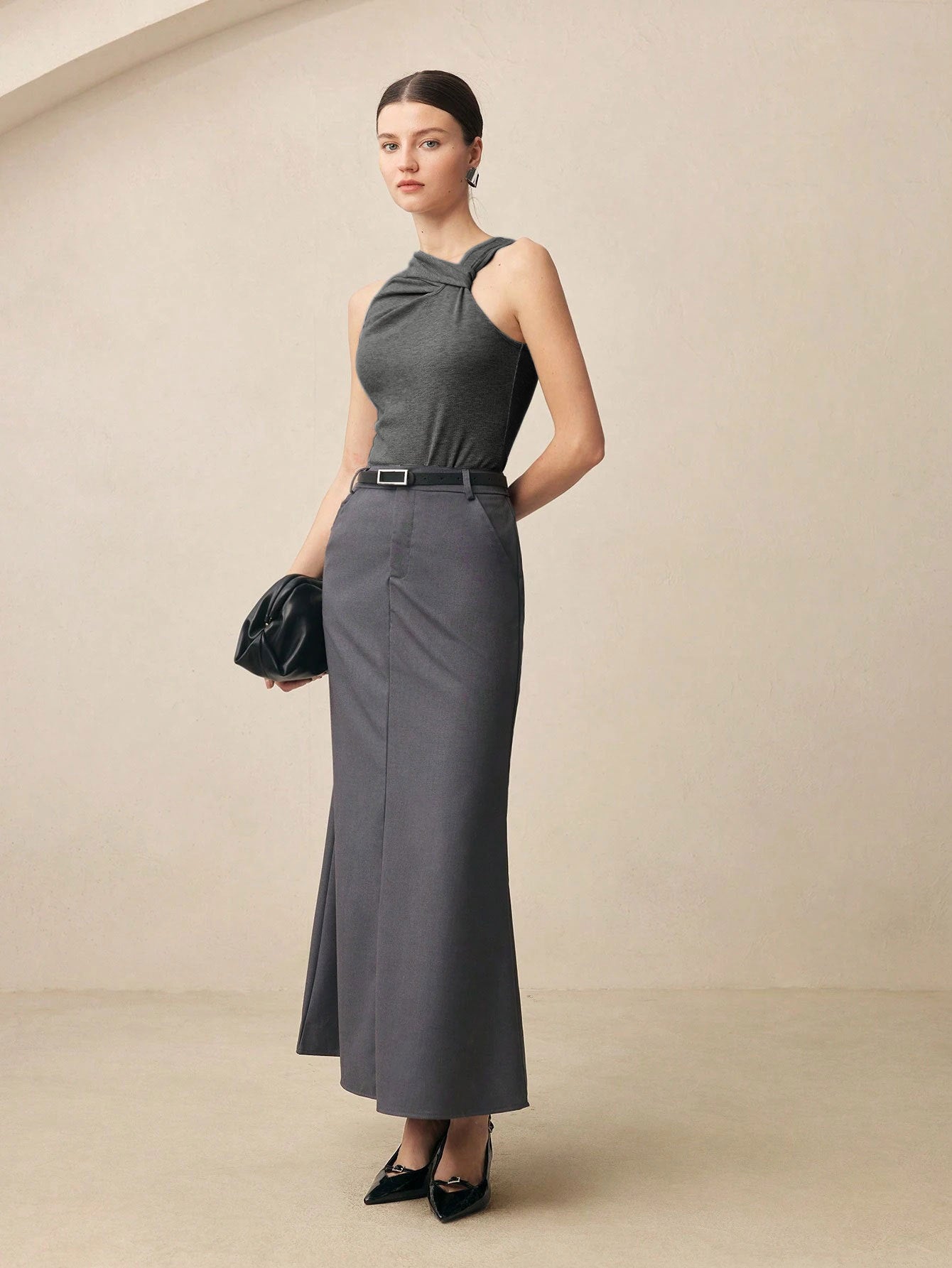 Sleeveless Twisted Neck Top | noémi