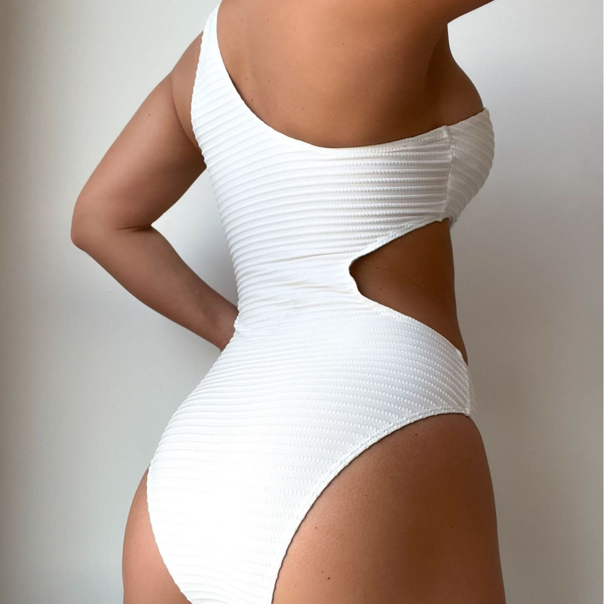 One Shoulder Cutout One Piece Swimsuit in Solid Color | noémi
