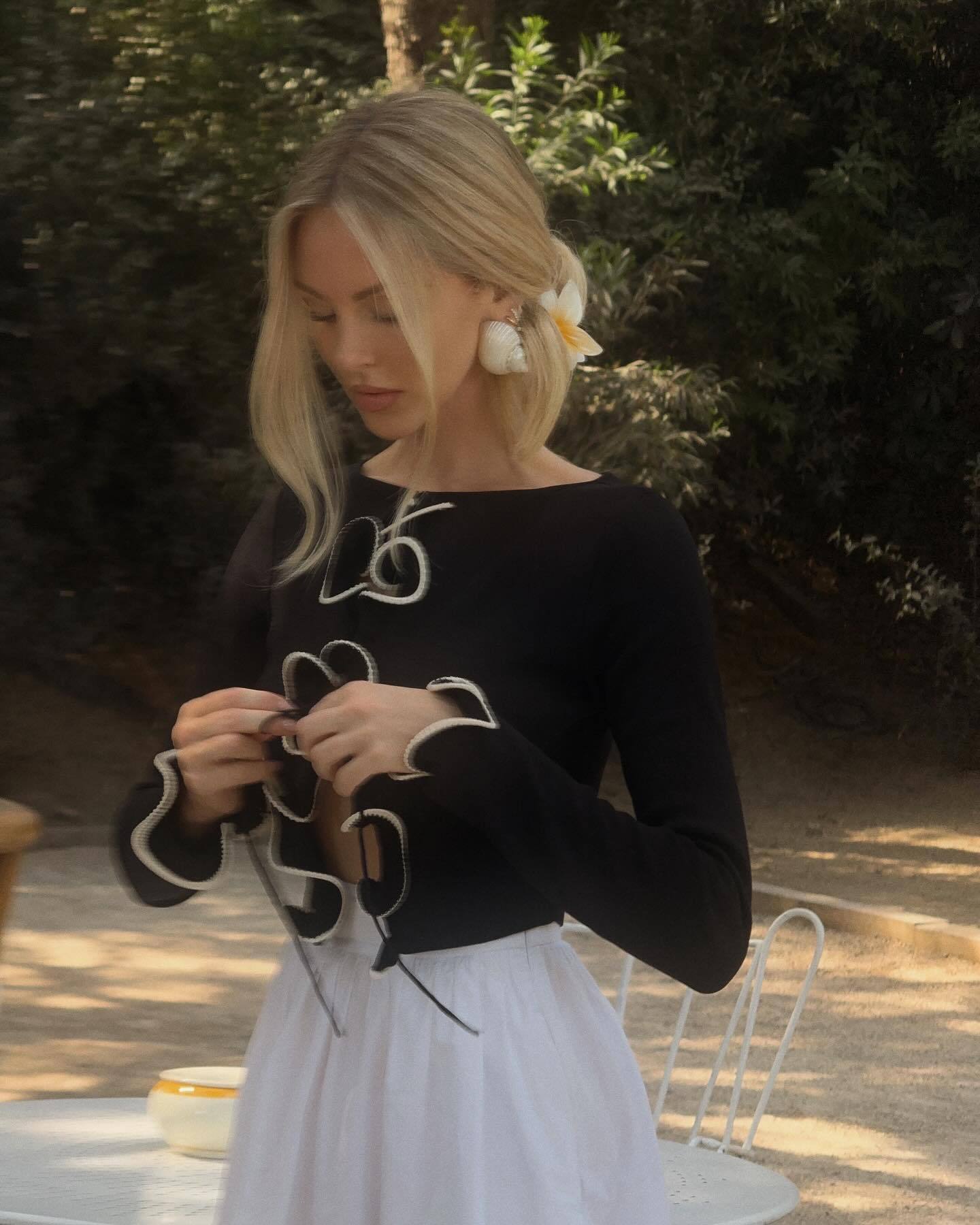 Wavy Contrast Trim Knit Top | Slim Fit, Contrast Stitch, Long Sleeve | noémi