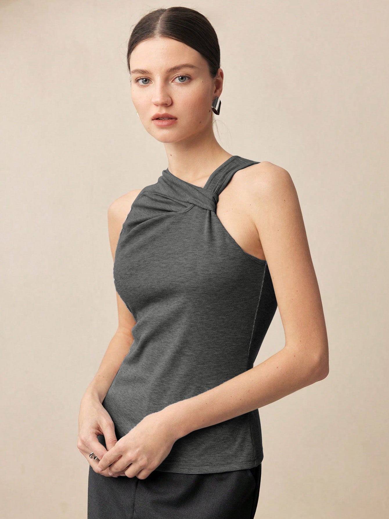 Sleeveless Twisted Neck Top | noémi