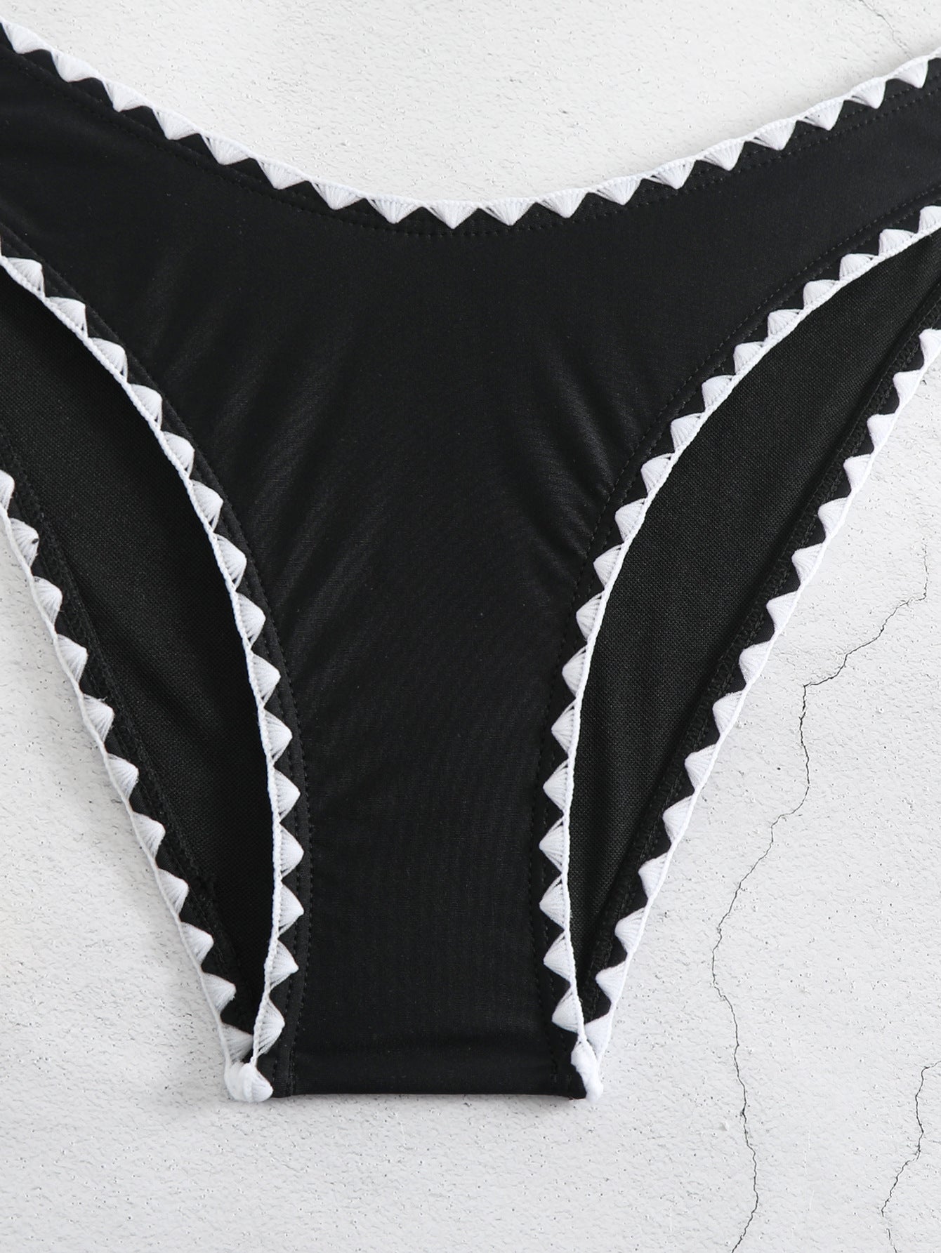 Contrast Color Split Bikini Set for Women | Slim Fit Swimsuit with Structured Top | noémi