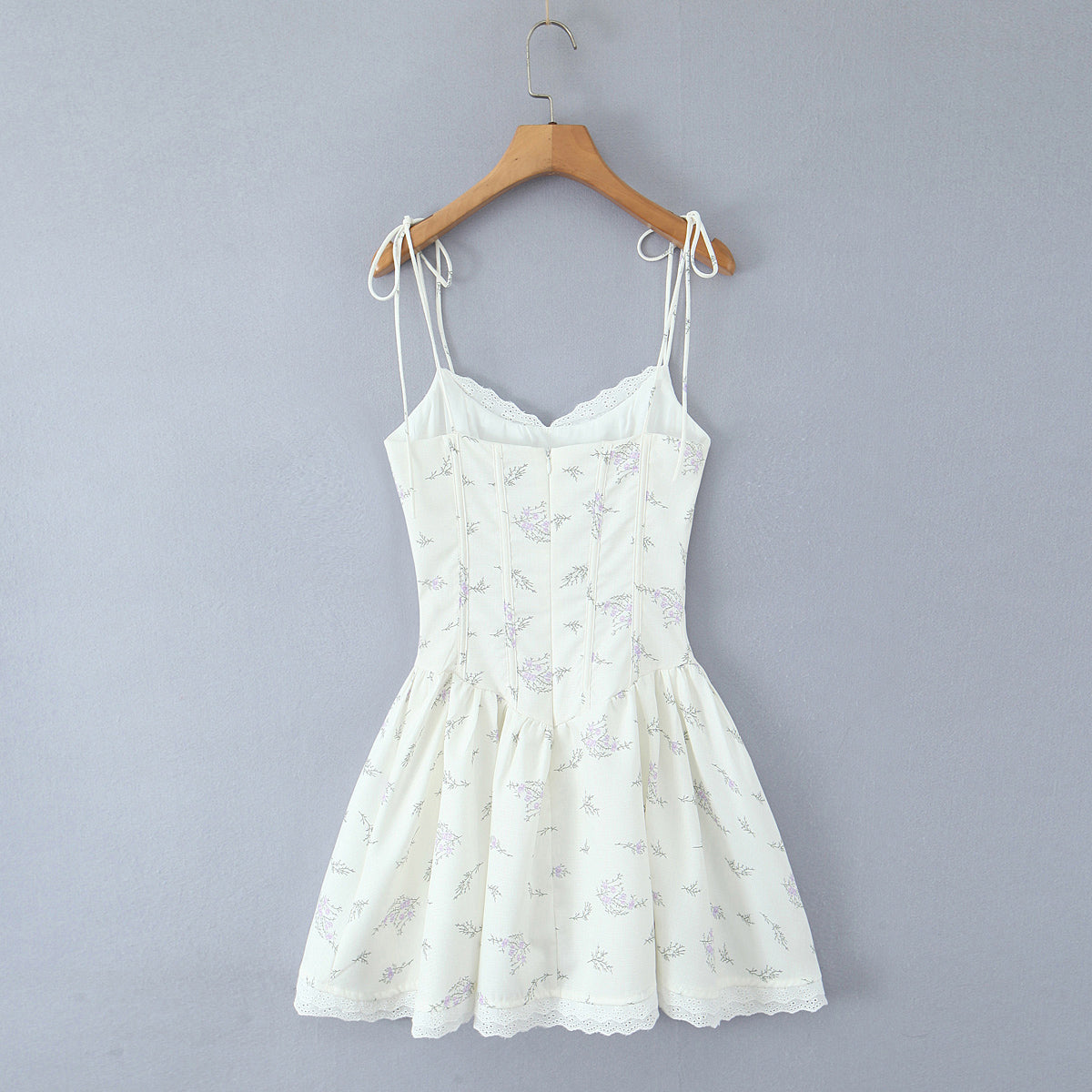 Womens VNeck Printed Dress | Retro Fit with Waist Shaping Detail | noémi