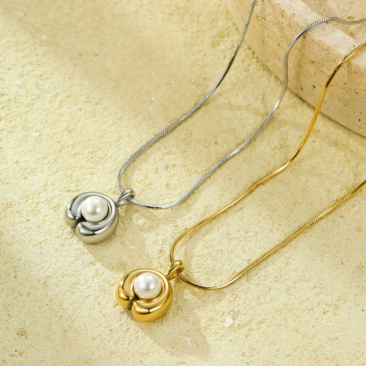 Pearl Pendant Necklace | Gold & Silver Stainless Steel | Women’s Clavicle Chain Jewelry | noémi