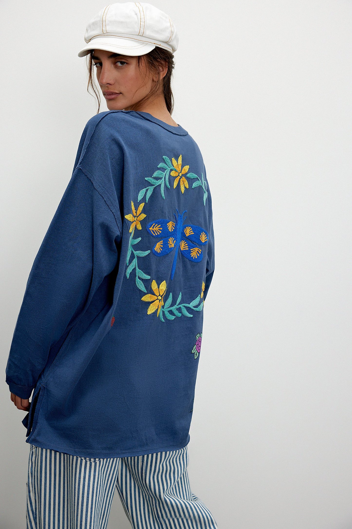 Womens Oversized Embroidered Sweatshirt | noémi