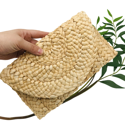 Corn Husk Straw Clutch – Large Capacity Hand‑Woven Phone & Coin Purse | noémi