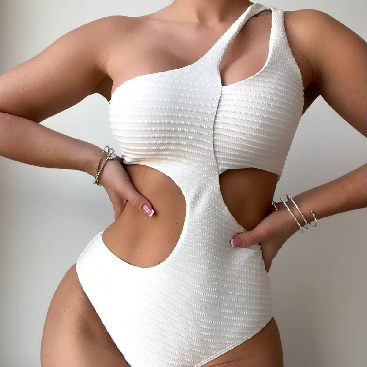 One Shoulder Cutout One Piece Swimsuit in Solid Color | noémi