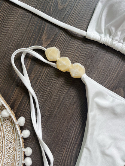 Two Piece Bikini Set with Lacing Detail and Beach Style Design | noémi