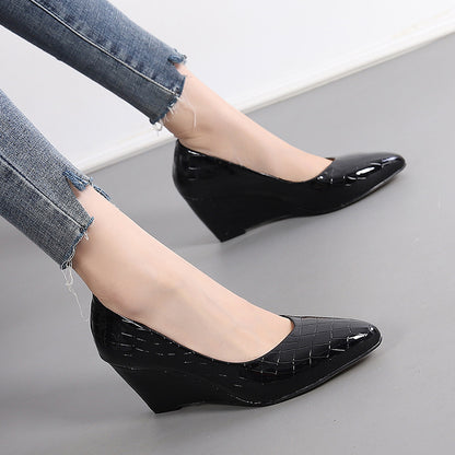Women's Pointed Toe Wedge Heels | Patent Leather & Mirror Metallic Pumps | noémi