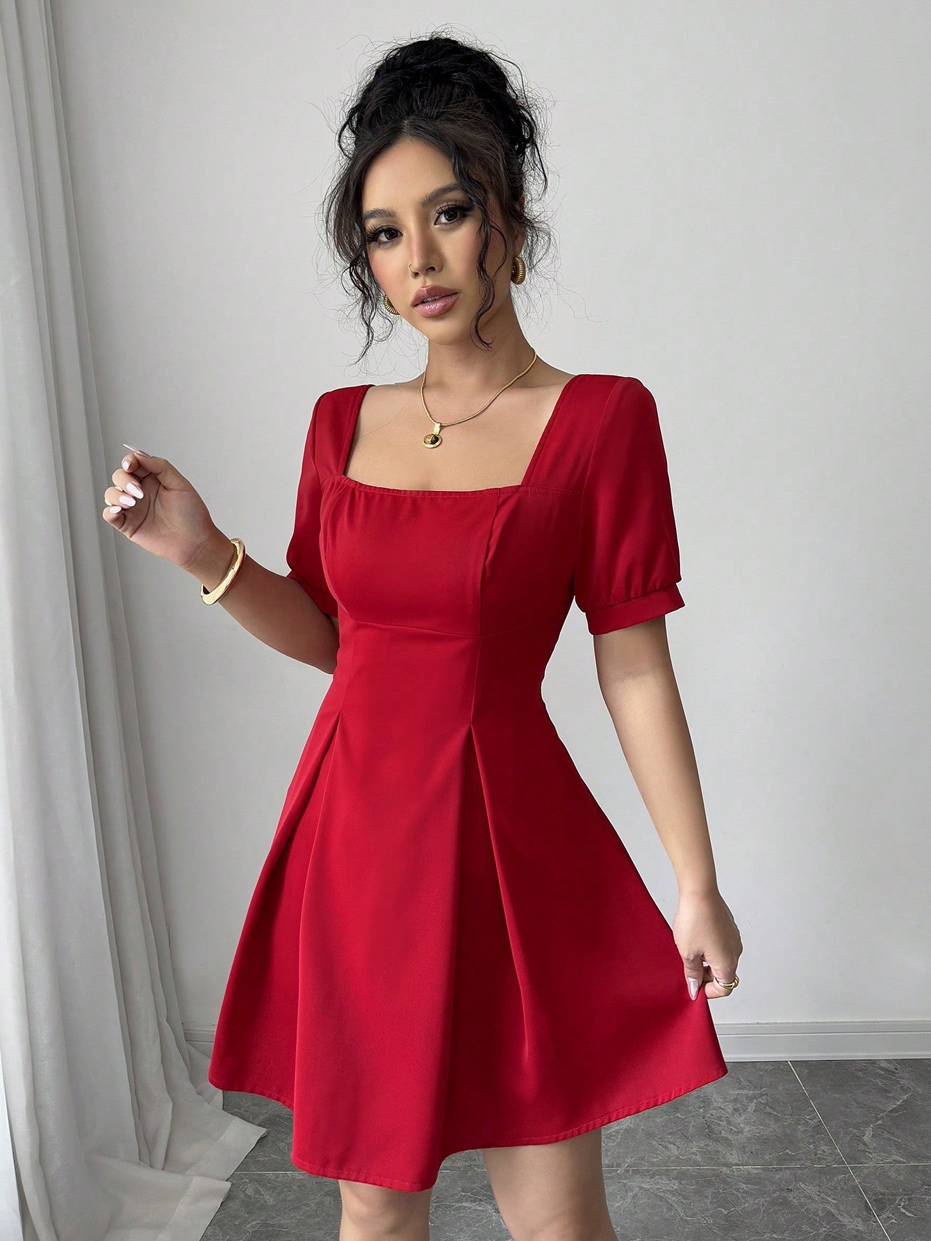 Women Square Neck Slim Fit Red Dress with Waist Detail | noémi
