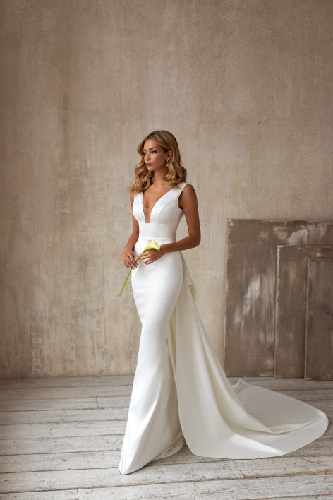 VNeck Wedding Dress | Sleeveless White Gown with Long Tail | noémi