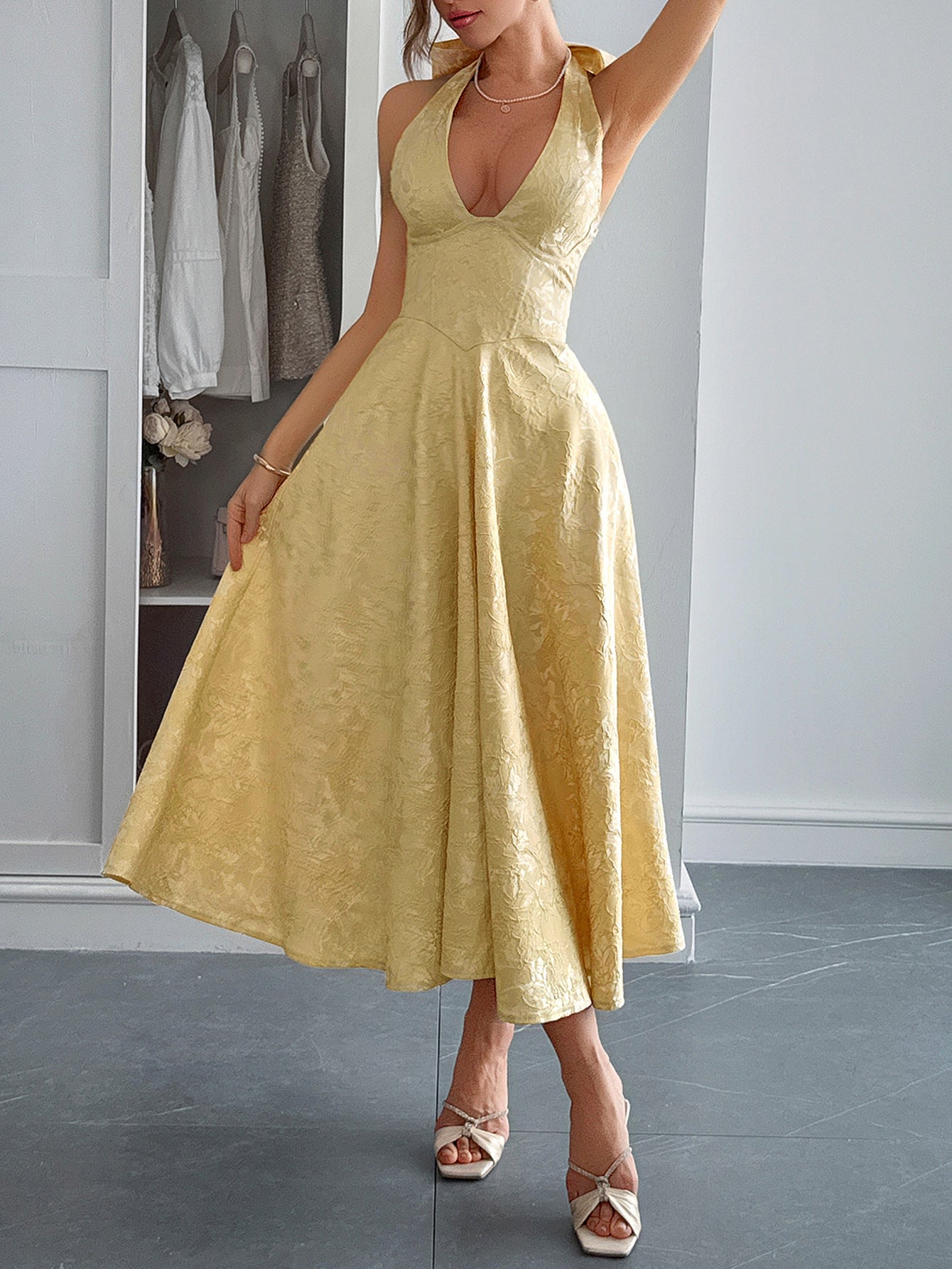 Halter Neck Maxi Dress with Defined Waist | noémi