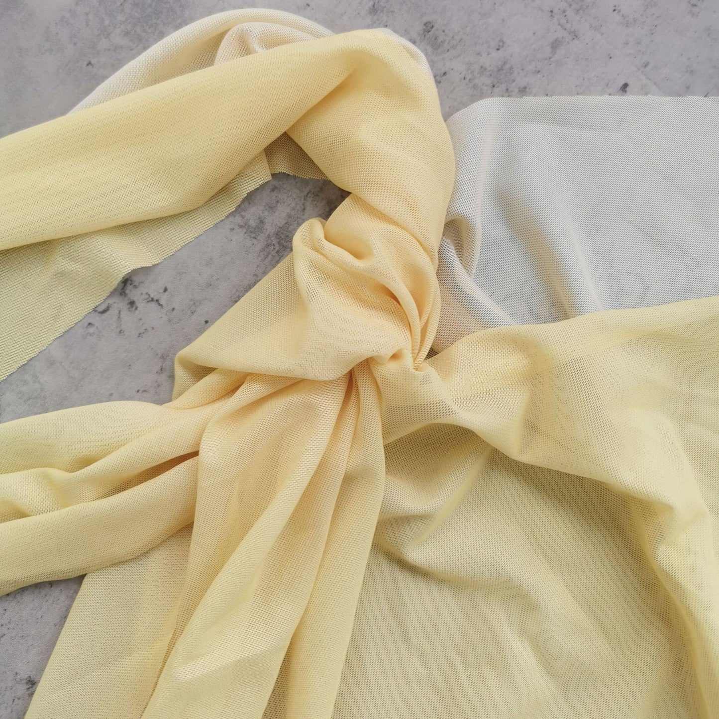 Three Point Low Waist Bikini Set in Solid Color with Back Tie Design for Women | noémi