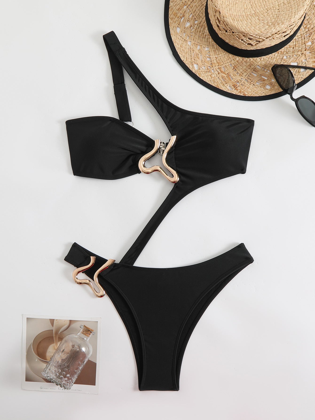 Cutout One Piece Swimsuit with Sculpted Shape | noémi