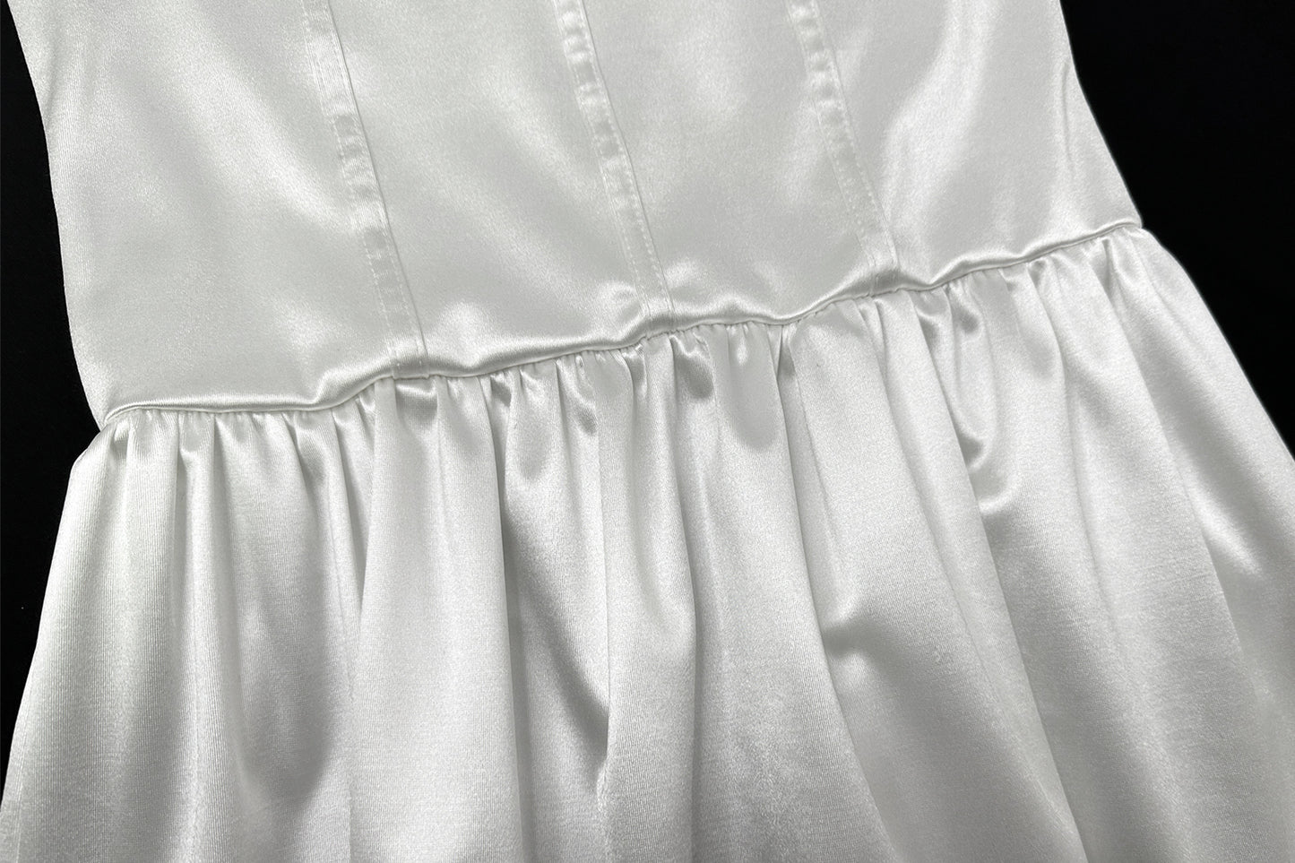 Cinched Satin Tube Dress | Slim Fit Bud | noémi