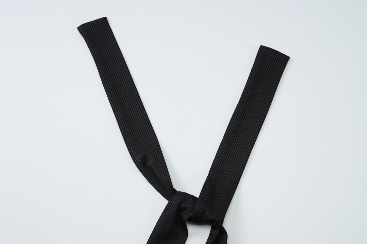 Womens Backless Halter Dress with Sleeveless Design Wooden Earrings | noémi