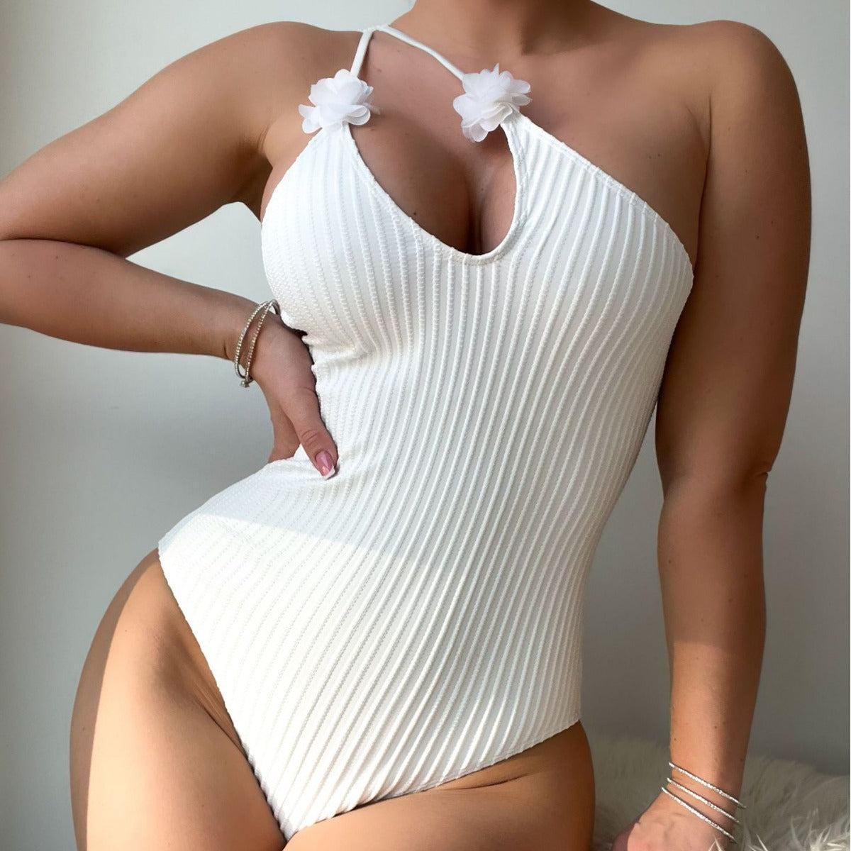 Solid Color One Piece Swimsuit with Floral Print Fabric | noémi