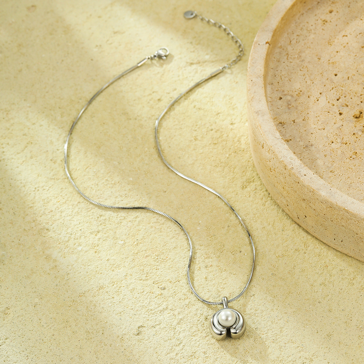 Pearl Pendant Necklace | Gold & Silver Stainless Steel | Women’s Clavicle Chain Jewelry | noémi