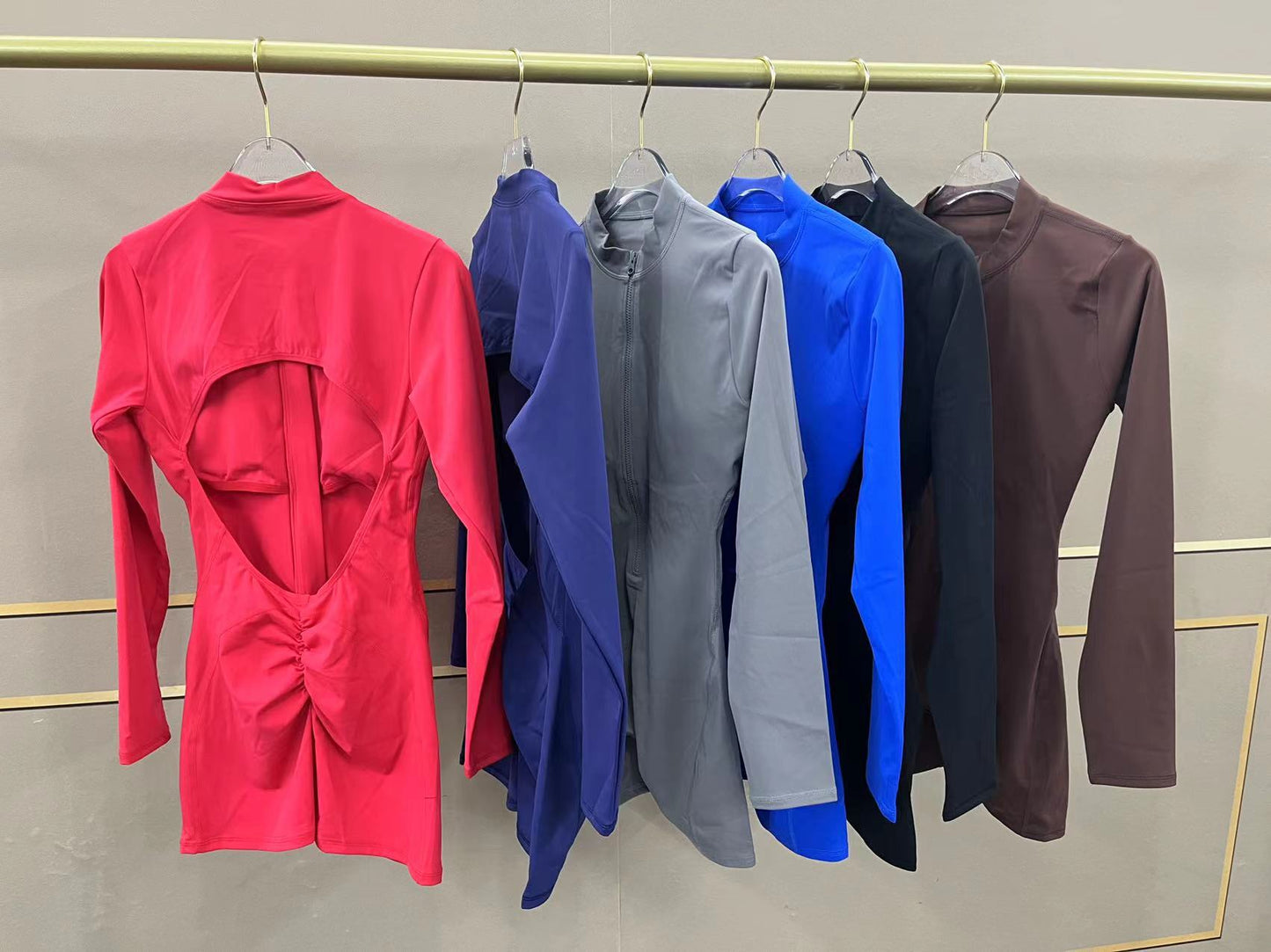 Women’s Cutout Back Yoga Jumpsuit | Long Sleeve, Zipper Front, Peach Hip, One Piece for Workout & Fitness | noémi