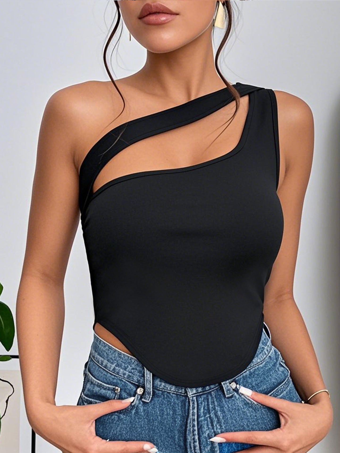 One Shoulder Black Top | Irregular Cutout | noémi