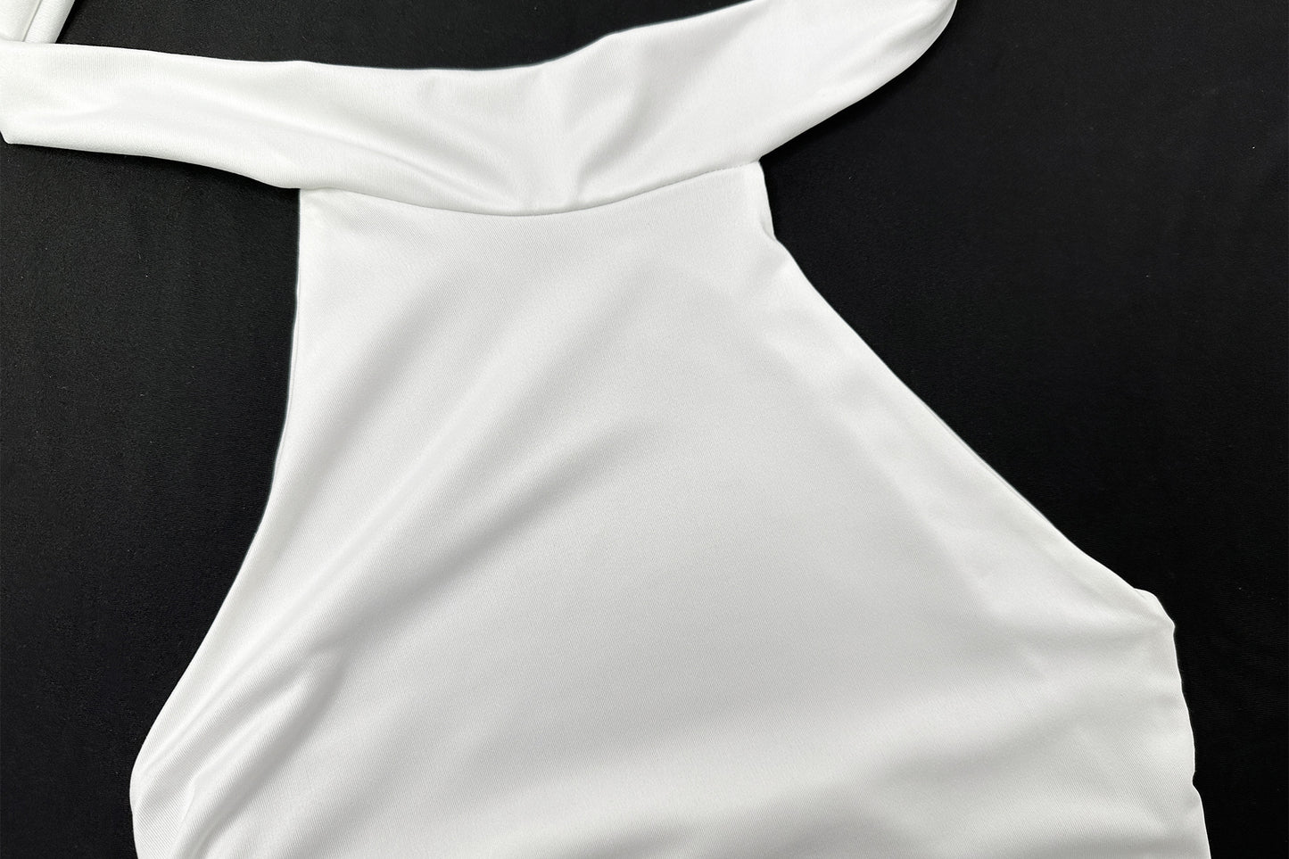 Sleeveless Crop Top for Women | Backless Halter Neck | Tight Bandage Style T Shirt | noémi