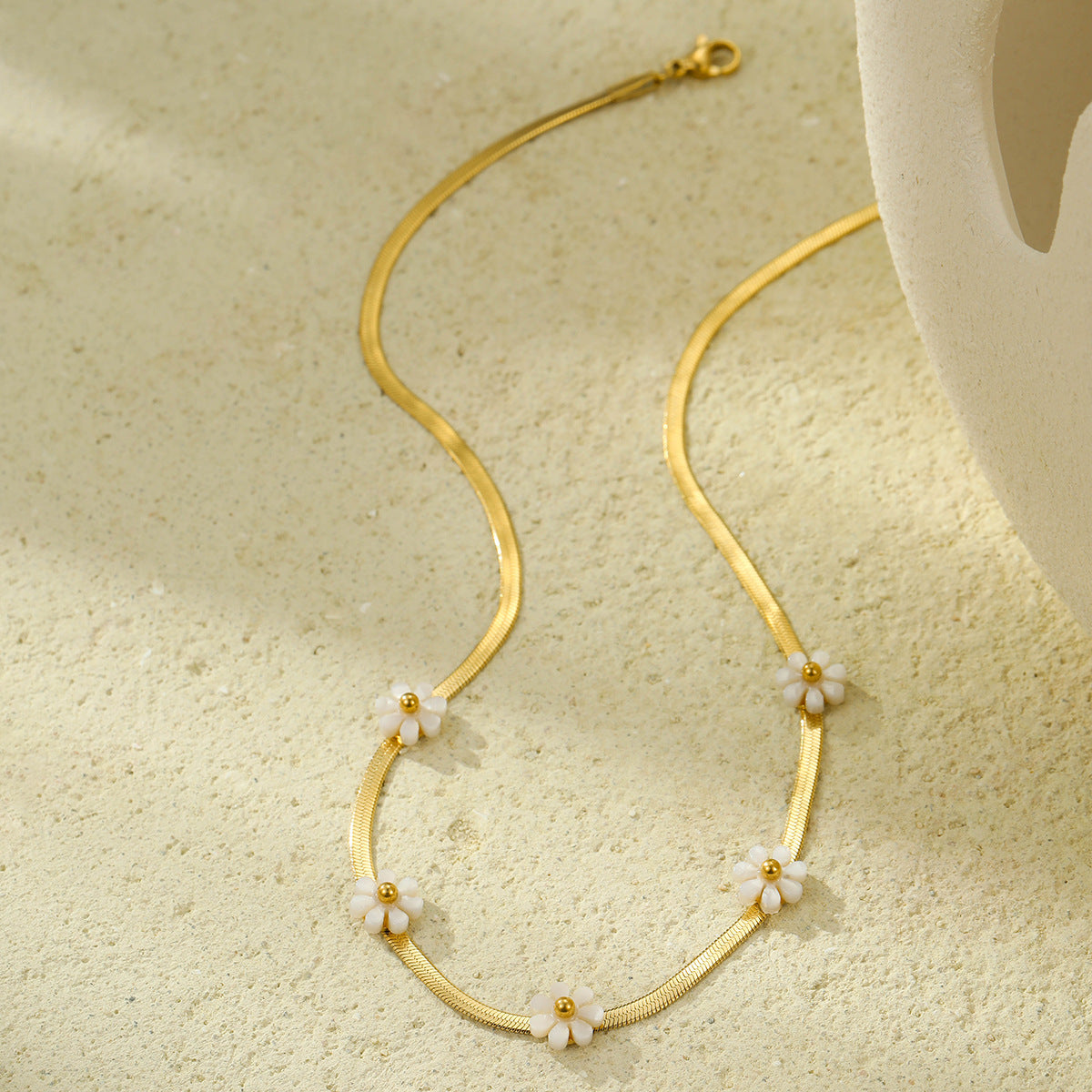 Daisy Floral Necklace | Stainless Steel & Shell | No Fading Clavicle Chain for Women | noémi