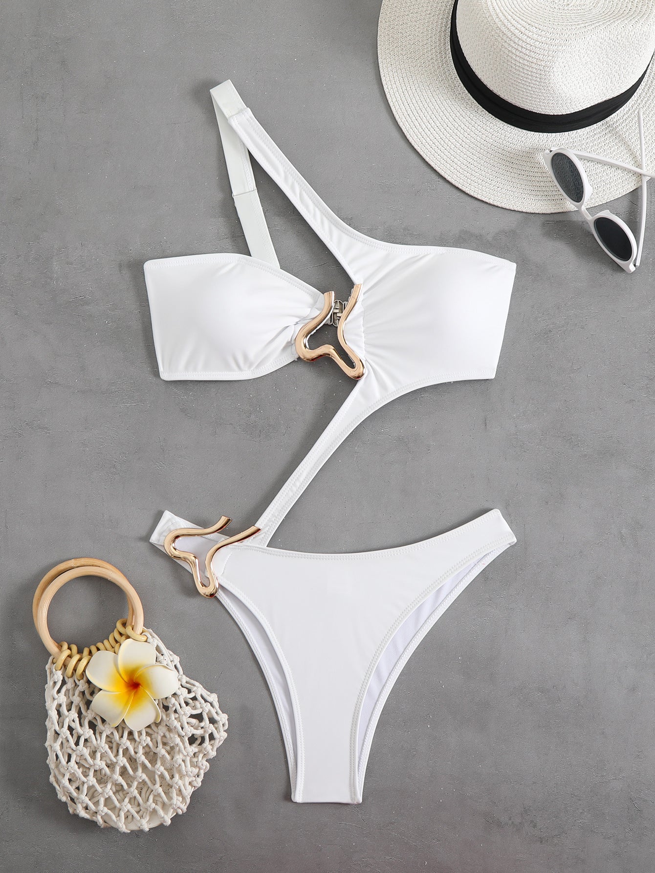 Cutout One Piece Swimsuit with Sculpted Shape | noémi