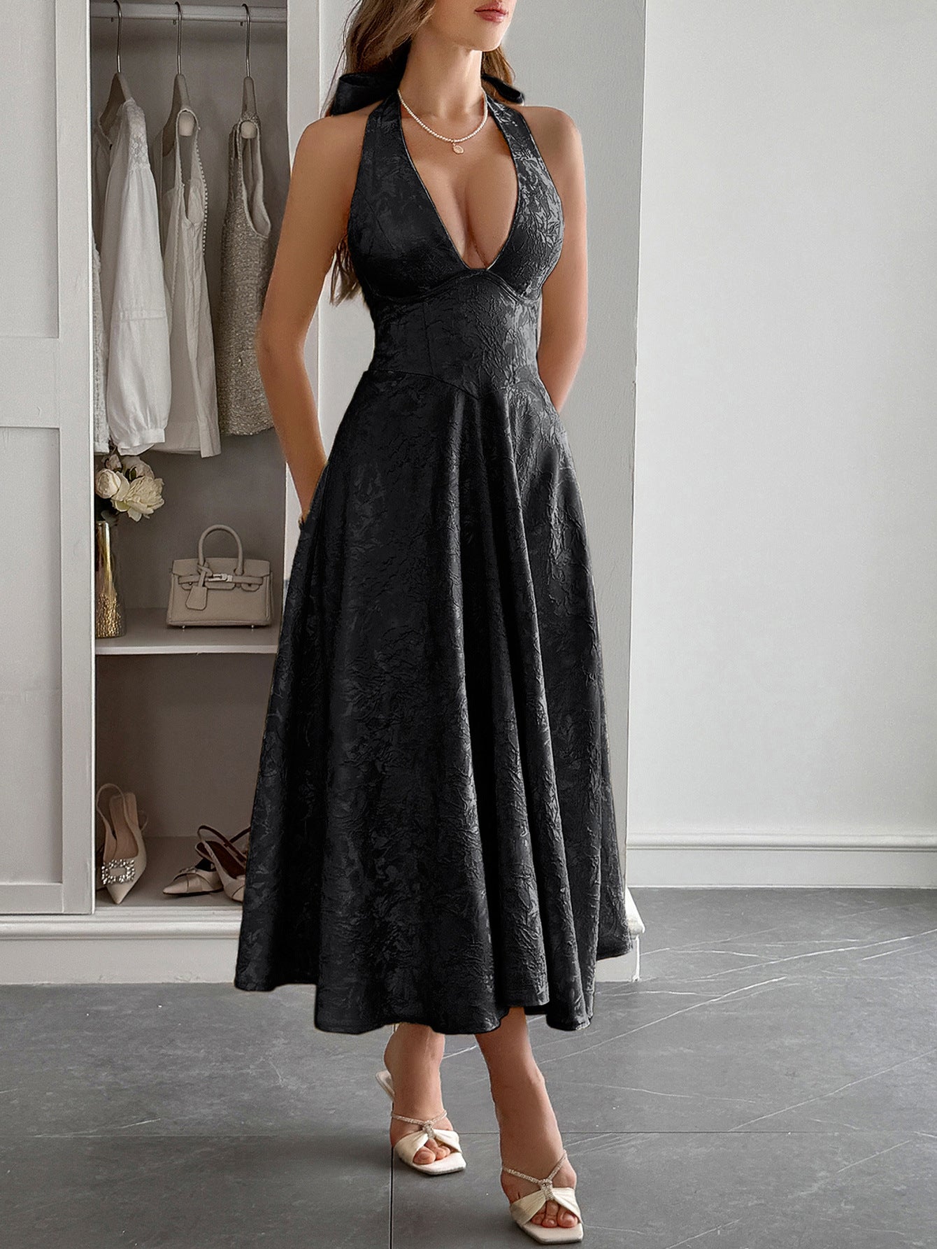 Halter Neck Maxi Dress with Defined Waist | noémi