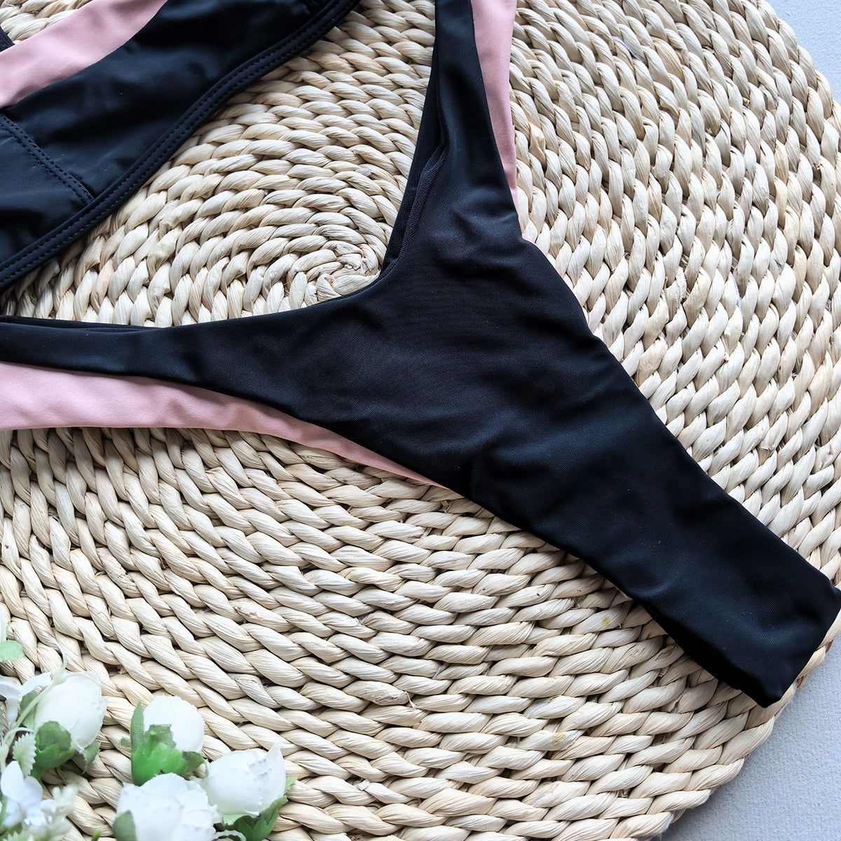 Stitch Detail Split Bikini Swimsuit for Women | noémi