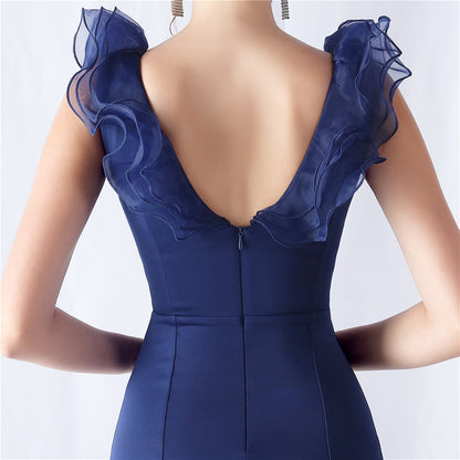 Dress with Neckline Flowing Skirt and High Slit | noémi